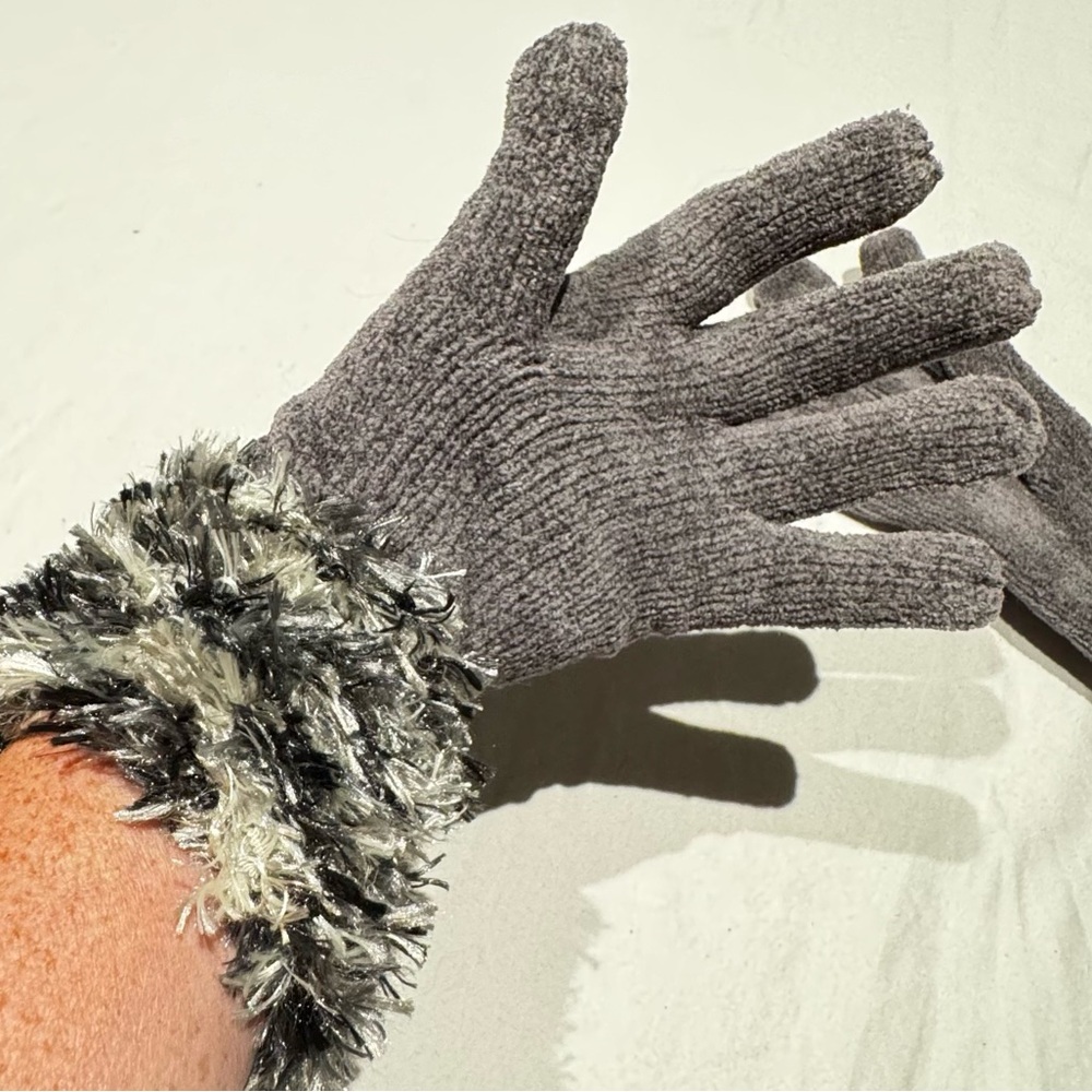Merona Women's Grey Gloves One Size Fits most, preowned but never used - Picture 3 of 7